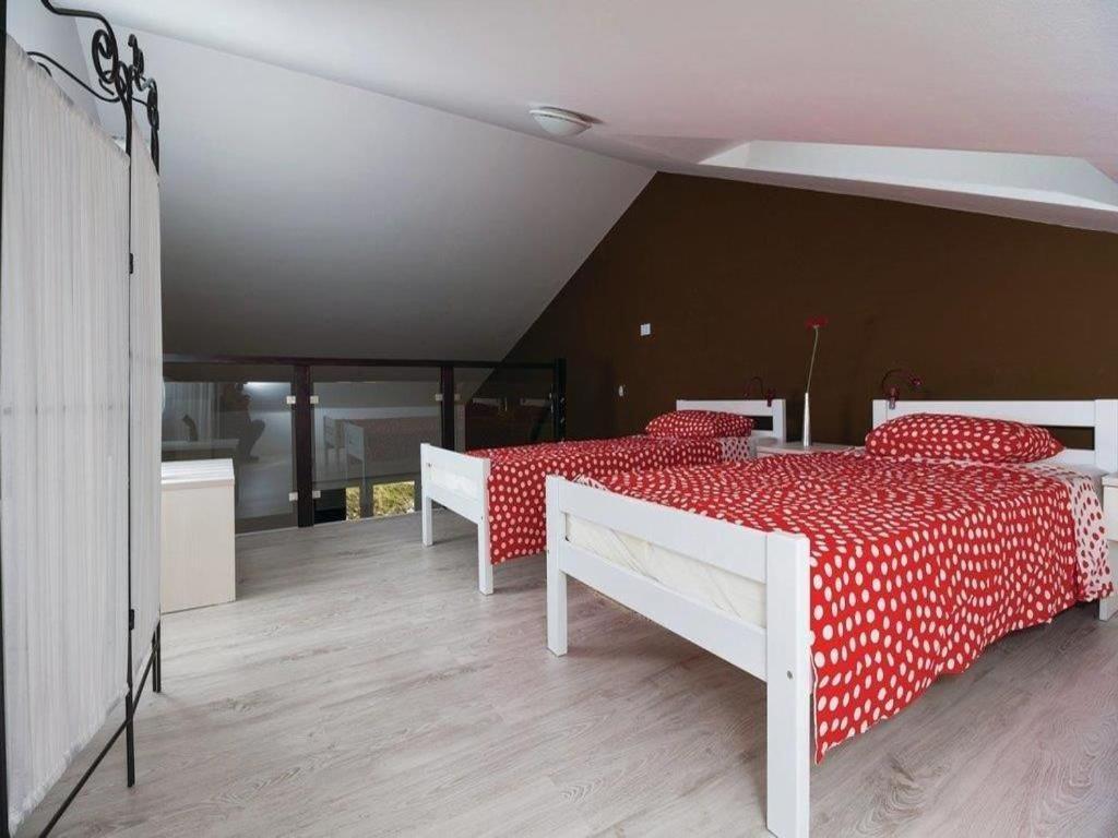 Apartments Grzic Porozina Bagian luar foto